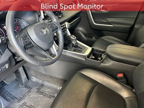 Used 2020 Toyota RAV4 XLE Premium FWD image 13