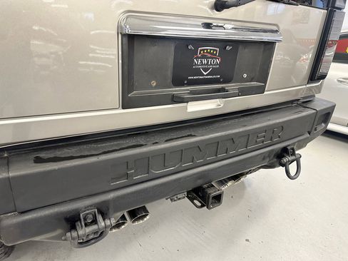 Used 2004 HUMMER H2 w/ Preferred Equipment Group image 11