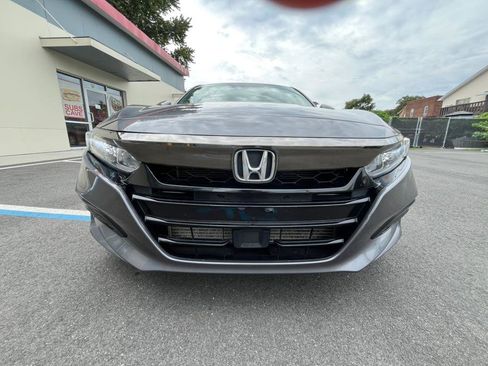 Used 2018 Honda Accord Sport image 2
