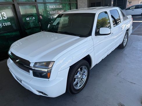 Used 2002 Chevrolet Avalanche 2WD image 2