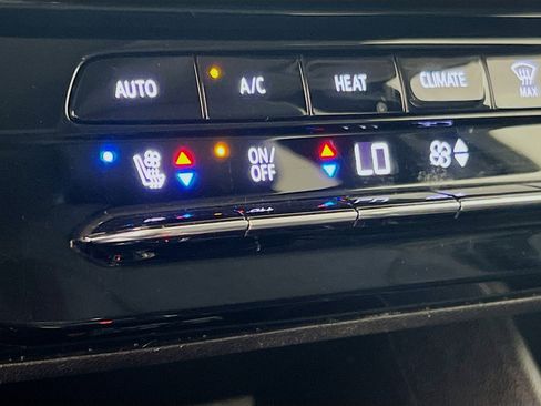 Used 2023 Chevrolet Bolt EUV Premier w/ Sun & Sound Package image 21