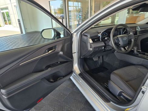 Used 2025 Toyota Camry LE FWD image 32