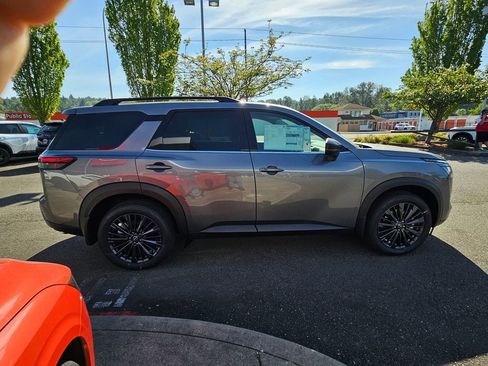 New 2026 Nissan Pathfinder SL AWD/4WD image 4