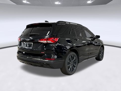 Used 2023 Chevrolet Equinox RS FWD image 9