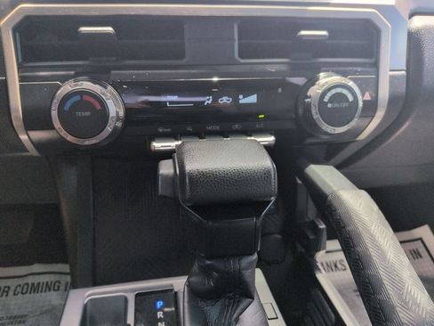 Used 2024 Toyota Tacoma SR5 AWD/4WD image 18