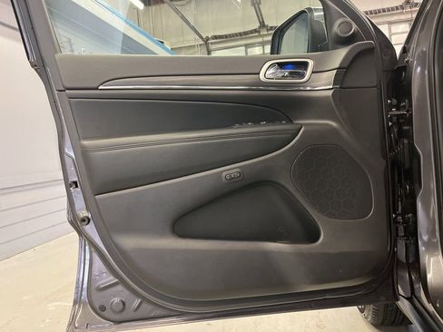 Used 2021 Jeep Grand Cherokee Limited image 10