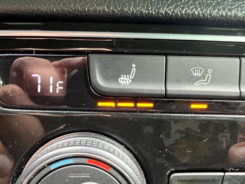 Used 2021 Volkswagen Atlas Cross Sport SEL R-Line FWD image 29