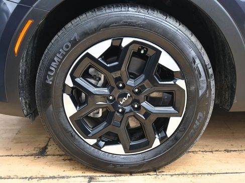 Used 2025 Kia Sorento S image 11