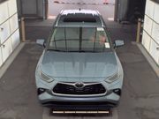 Used 2024 Toyota Highlander XLE FWD image 2