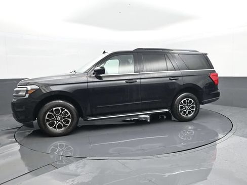 Used 2023 Ford Expedition XLT AWD/4WD image 5