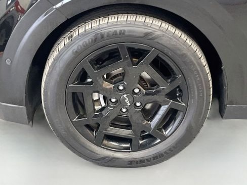 Used 2025 Kia Carnival SX w/ SX Dark Edition Package FWD image 33
