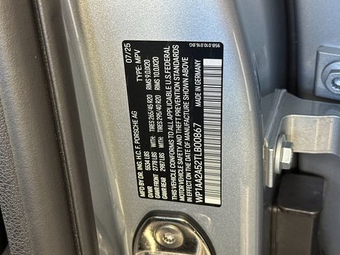 Certified 2026 Porsche Macan AWD/4WD image 35
