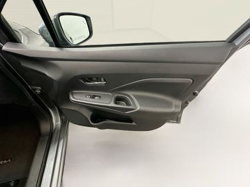 Used 2025 Nissan Versa SV FWD image 31