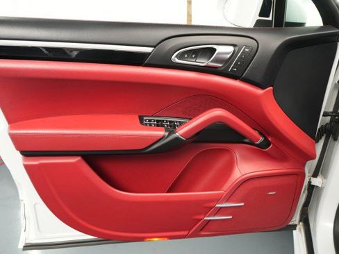 Used 2016 Porsche Cayenne GTS AWD/4WD image 33