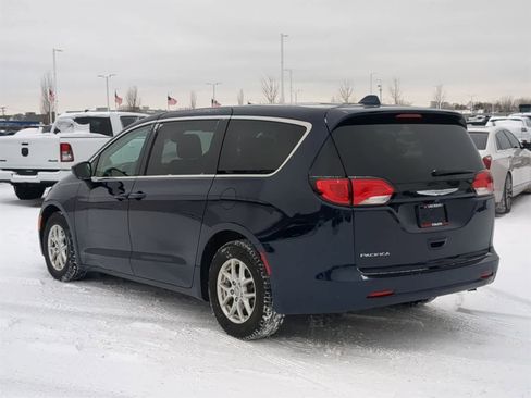Used 2017 Chrysler Pacifica Touring image 12