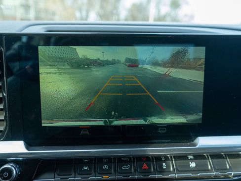 Used 2023 GMC Sierra 1500 SLE image 18