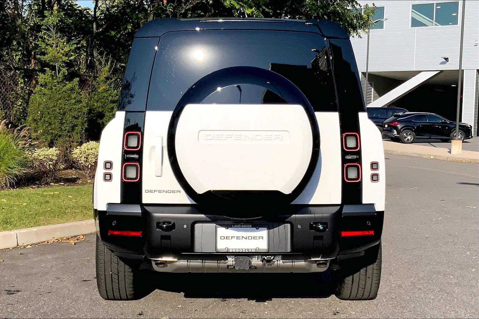 New 2026 Land Rover Defender 130 X-Dynamic SE AWD/4WD image 4