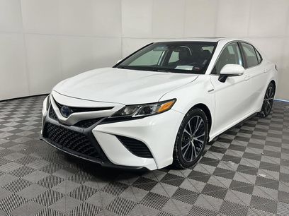 Used 2020 Toyota Camry SE w/ Sunroof Package