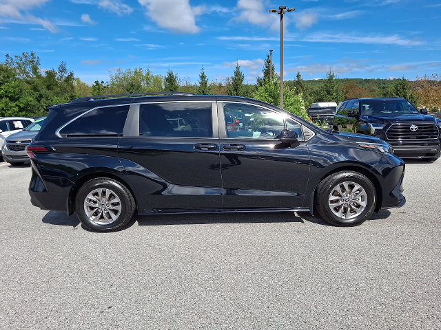 Certified 2025 Toyota Sienna LE AWD/4WD image 7