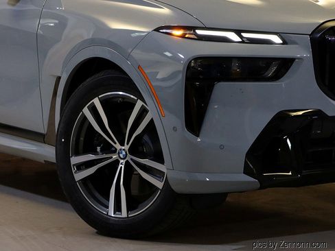 Used 2026 BMW X7 xDrive40i w/ Executive Package image 3