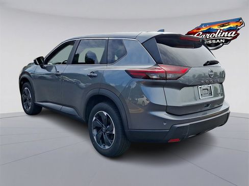 Used 2024 Nissan Rogue SV AWD/4WD image 4