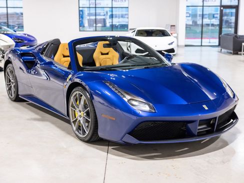 Used 2019 Ferrari 488 Spider image 10