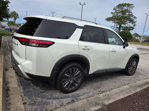 Used 2023 Nissan Pathfinder SL w/ SL Premium Package image 4
