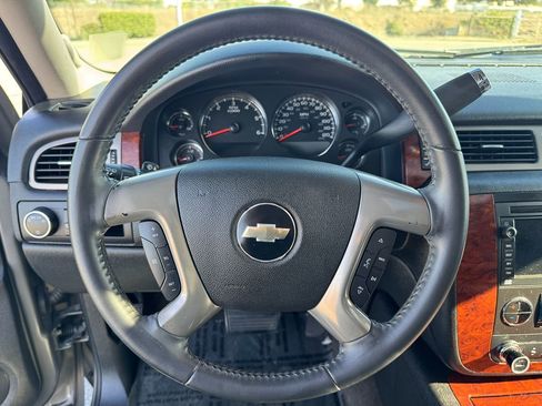 Used 2009 Chevrolet Suburban LTZ image 47