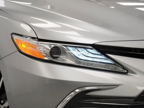 Used 2023 Toyota Camry XLE image 5