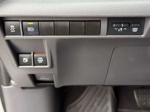 Used 2021 Toyota Sienna XLE FWD image 20