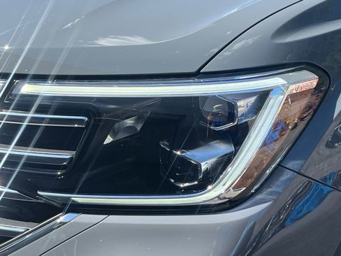 Used 2025 Volkswagen Atlas SE image 11