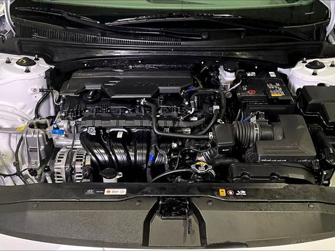 Used 2025 Hyundai Elantra SEL image 29