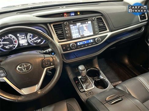 Used 2017 Toyota Highlander SE image 13