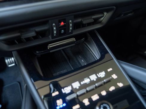 Used 2025 Porsche Cayenne Turbo image 24