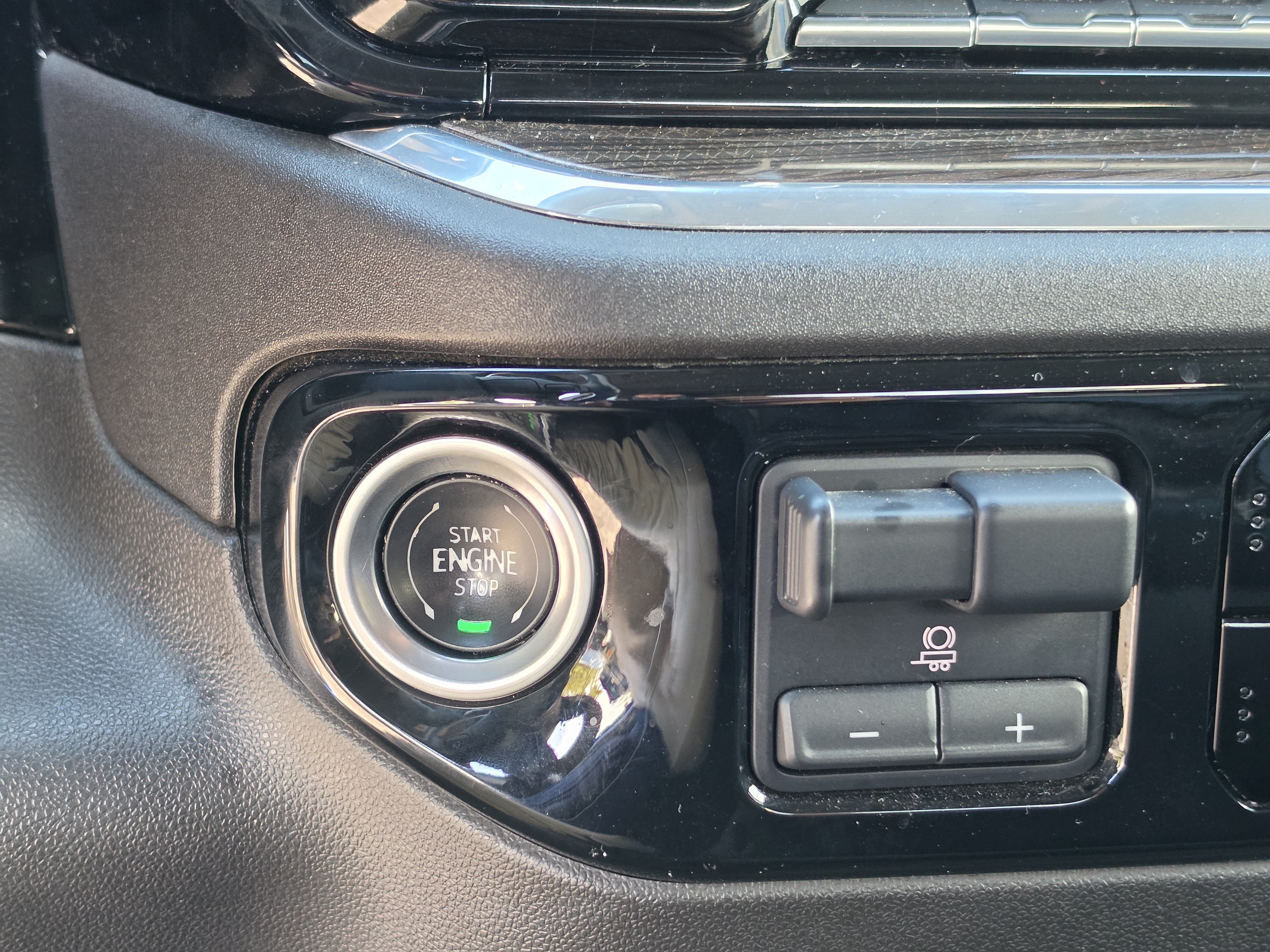 Certified 2025 Chevrolet Silverado 1500 LT AWD/4WD image 27