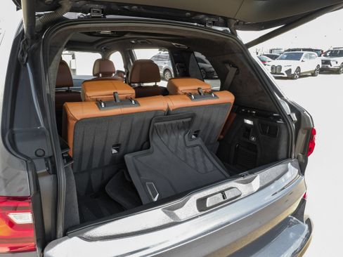 Used 2021 BMW X7 xDrive40i w/ M Sport Package AWD/4WD image 57