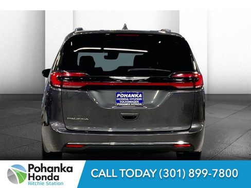 Used 2022 Chrysler Pacifica Touring-L image 3