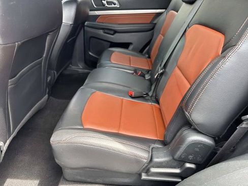 Certified 2019 Ford Explorer XLT w/ Equipment Group 202A FWD image 16