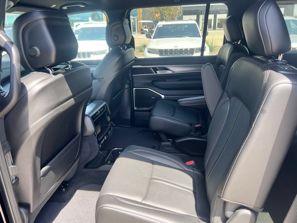 New 2026 Jeep Grand Wagoneer 4WD image 10