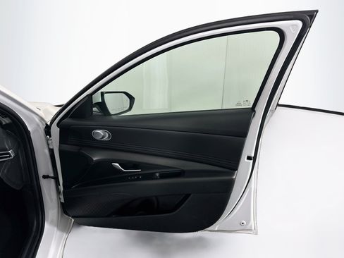 Used 2024 Hyundai Elantra SEL w/ Convenience Package FWD image 32