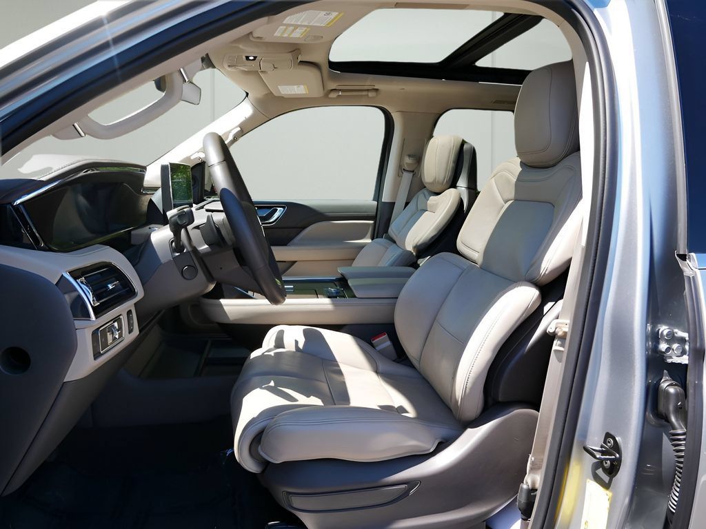 Used 2024 Lincoln Navigator Reserve AWD/4WD image 10