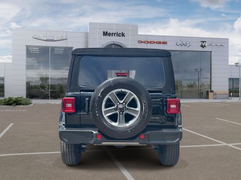 Used 2022 Jeep Wrangler Unlimited Sahara w/ LED Lighting Group AWD/4WD image 7