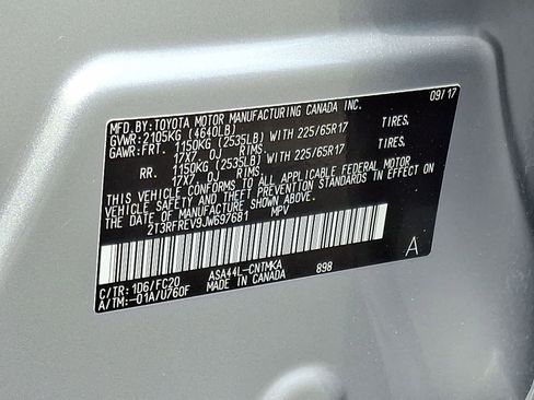 Used 2018 Toyota RAV4 XLE AWD/4WD image 39