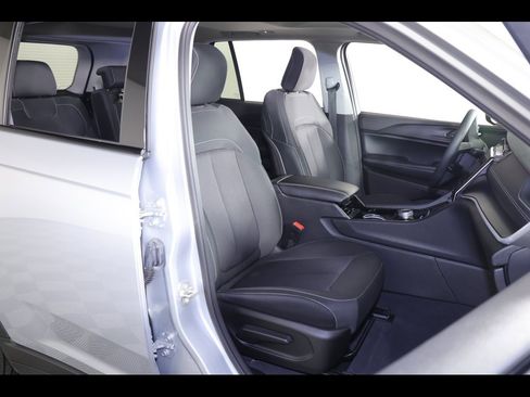 Used 2023 Jeep Grand Cherokee Laredo w/ Luxury Tech Group I image 28