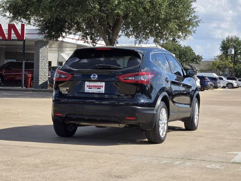 Used 2022 Nissan Rogue Sport S FWD image 4