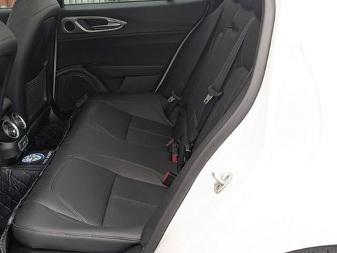 Used 2025 Alfa Romeo Giulia AWD image 18