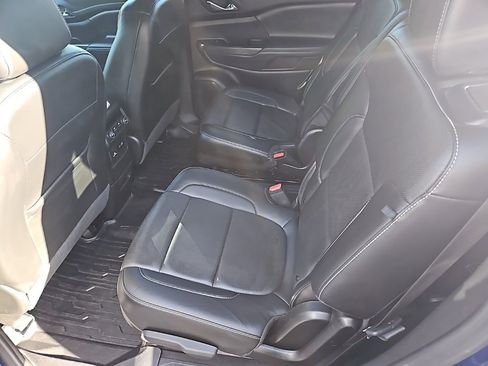 Used 2023 GMC Acadia SLT w/ Elevation Edition image 26