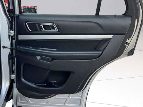 Used 2017 Ford Explorer XLT FWD image 33