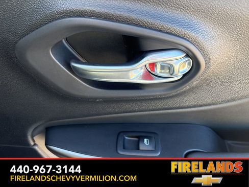 Used 2022 Jeep Cherokee Limited w/ Mopar Interior Package image 35