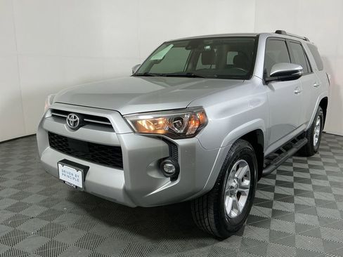 Used 2022 Toyota 4Runner SR5 Premium w/ Moonroof Package RWD image 2